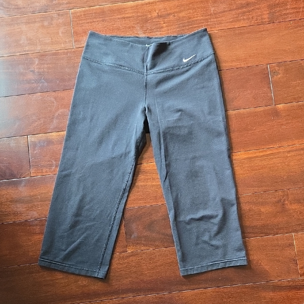 Nike Womens Charcoal Capri Leggings - M